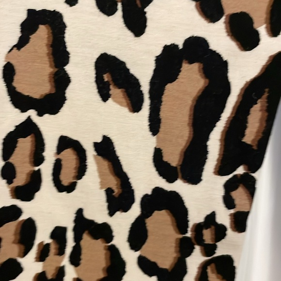 Chico’s ankle zip front NWOT 00=2/4
Leopard print stretch pants.Soft, Never worn - Picture 6 of 6